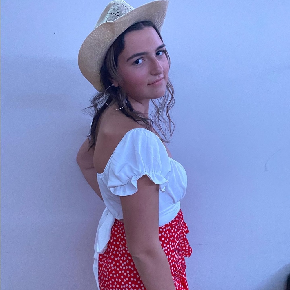 Meet your Posher, Carmela